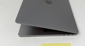 Good
													MacBook Pro 2017 (With Touch Bar) - 13" - I5, Gray, 256 GB, 8 GB, photo 5 of 9