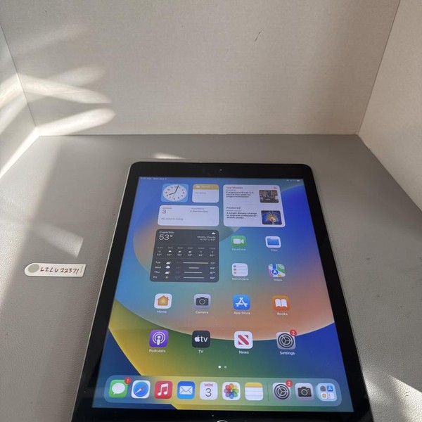 Apple iPad 6th Gen - Wi-Fi, 32 GB, Gray, A1893