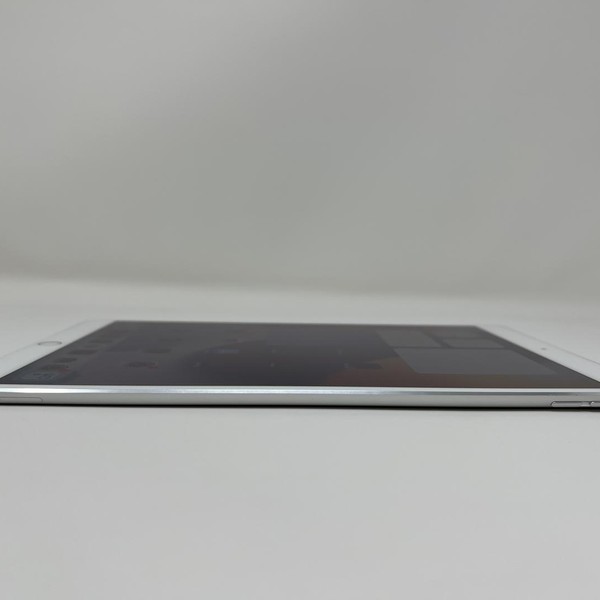 Apple iPad Pro 10.5 inch - Unlocked, Silver, 64 GB