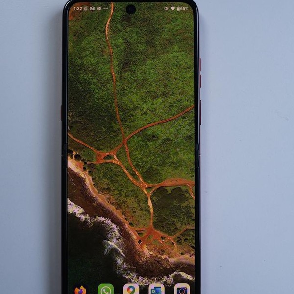 Motorola Razr Ultra (2025) - Unlocked, 1 TB, PANTONE Rio Red, 16 GB