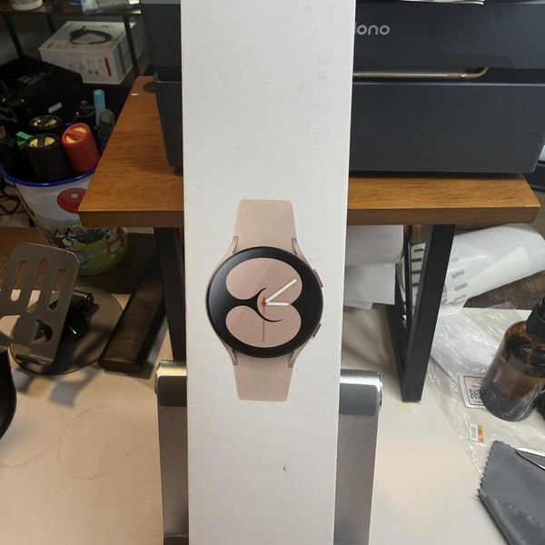 Samsung Galaxy Watch4 - Unlocked, Gold, 40mm