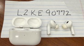 Used
													Apple AirPods Pro 2 - USB-C, photo 3 of 9