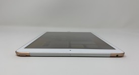 Good
													Apple iPad 7th Gen - Unlocked, Gold, 128 GB, A2200, photo 4 of 6