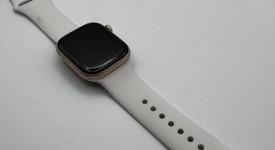 Good
													Apple Watch Series 11 42mm - Unlocked, Rose Gold, A3335 - Cellular, Aluminum, photo 2 of 10