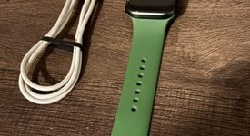 Good
													Apple Watch Series 7 45mm - Unlocked, Green, A2477 - Cellular, Aluminum, photo 4 of 4