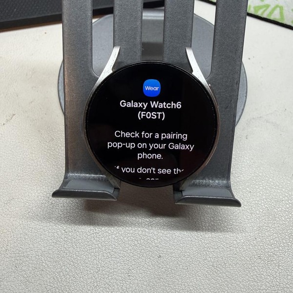 Samsung Galaxy Watch6 - Unlocked, Gold, 40mm