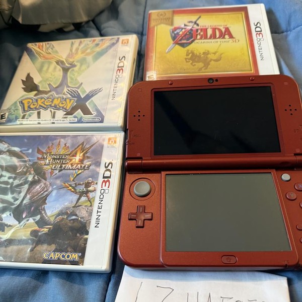 New Nintendo 3DS XL - 4 GB, Red