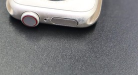 Fair
													Apple Watch SE 2nd Gen 40mm - Unlocked, Starlight, A2726 - Cellular, Aluminum, photo 4 of 8