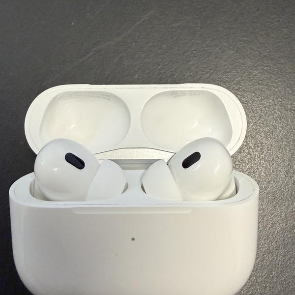 Apple AirPods Pro 2 - Lightning