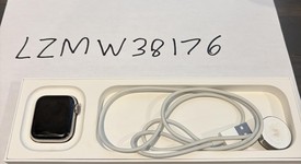 Good
													Apple Watch Series 5 40mm - Unlocked, Silver, A2094 Cellular, Stainless Steel, photo 2 of 6