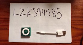 Fair
													Apple iPod Shuffle 4th Gen - Green, 2 GB, A1373, photo 2 of 12