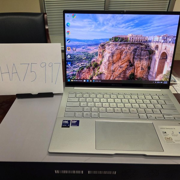 Asus Zenbook 14 OLED (2025) - 1 TB, Silver, 32 GB, Intel Core Ultra 9