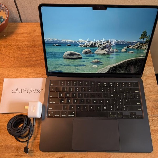 MacBook Air 2022 (M2) - 13 inch - 512 GB, Midnight, 8 GB, Apple M2