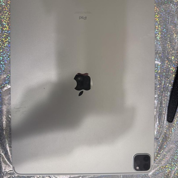 Apple iPad Pro 12.9 inch 6th Gen 2022 - Wi-Fi, 128 GB, Silver