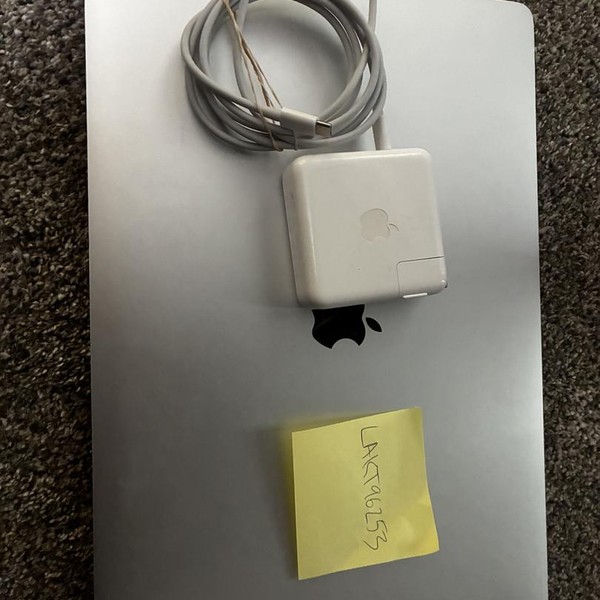 MacBook Pro 2019 - 16 inch - 512 GB, Silver, 16 GB, Intel Core i7