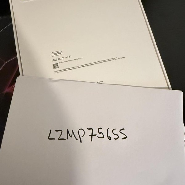 Apple iPad 11th Gen - Wi-Fi, 128 GB, Silver, A3354