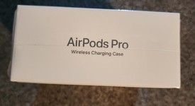 New
													Apple AirPods Pro 1st Gen - Wireless Case, photo 4 of 7