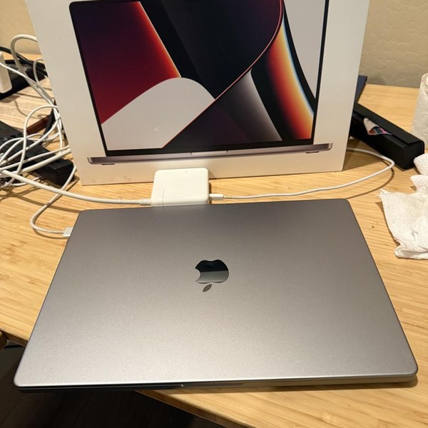 MacBook Pro 2021 - 16 inch - 8 TB, Silver, 64 GB, Apple M1 Max