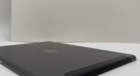 Mint
													Apple iPad 8th Gen - Unlocked, Gray, 32 GB, A2428, photo 5 of 5