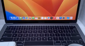Good
													MacBook Pro 2017 (No Touch Bar) - 13" - I5, Gray, 128 GB, 8 GB, photo 1 of 10