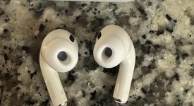 Used
													Apple AirPods Pro 2 - Lightning, photo 4 of 17