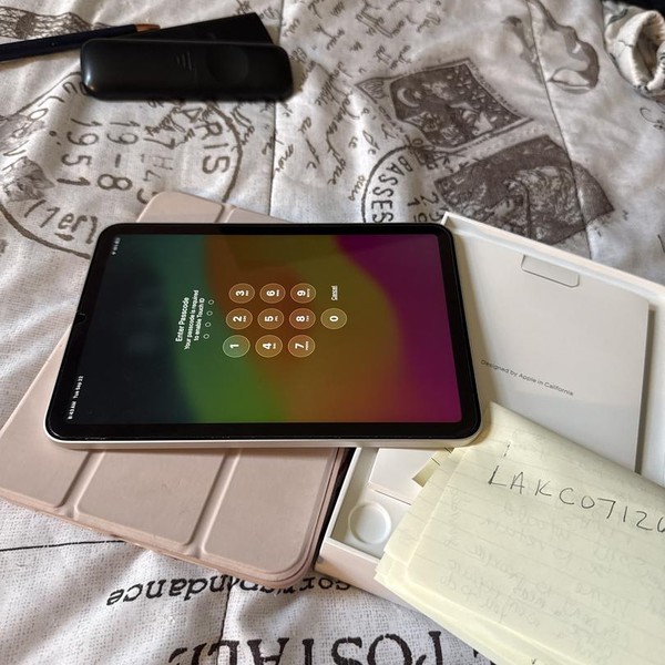 Apple iPad Mini (7th Gen) - Wi-Fi, 128 GB, Starlight, A2993