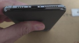 Good
													Apple iPhone 11 Pro Max - Unlocked, Gold, 64 GB, A2161, photo 3 of 5