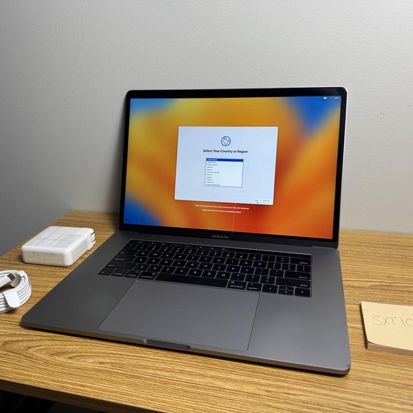 MacBook Pro 2017 (With Touch Bar) - 15 inch - 1 TB, Gray, 16 GB, Intel Core i7