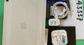 Mint
													Apple iPad 10th Gen - Wi-Fi, Silver, 256 GB, A2696, photo 2 of 8