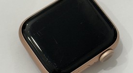 Fair
													Apple Watch Series 5 40mm - Gold, A2092 - GPS, Aluminum, photo 2 of 8