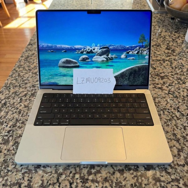 MacBook Pro Late 2023 (M3) - 14 inch - 1 TB, Silver, 18 GB, Apple M3 Pro 12-core, 18-core GPU