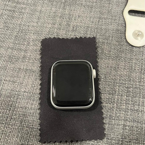 Apple Watch SE 2nd Gen 40mm - Silver, A2722 - GPS, Aluminum