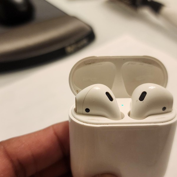 Apple AirPods 1st Gen - Wireless Case