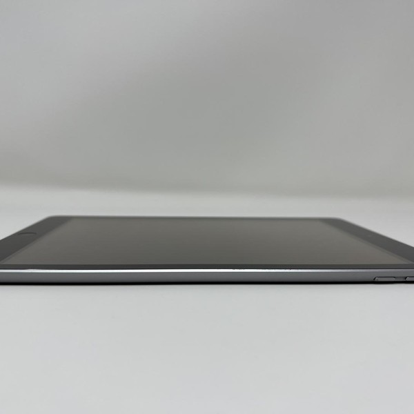 Apple iPad 5th Gen - Wi-Fi, 32 GB, Gray, A1822