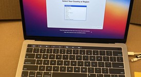 Good
													MacBook Pro 2018 (With Touch Bar) - 13" - I5, Gray, 256 GB, 16 GB, photo 4 of 7