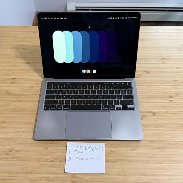 MacBook Pro 2020 - 13 inch - 256 GB, Gray, 8 GB, Apple M1