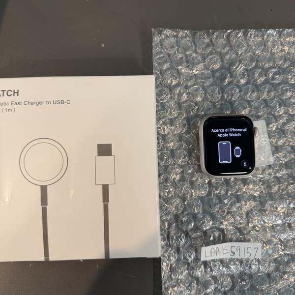 Apple Watch SE 3rd Gen 40mm - Unlocked, Starlight, A3326 - Cellular