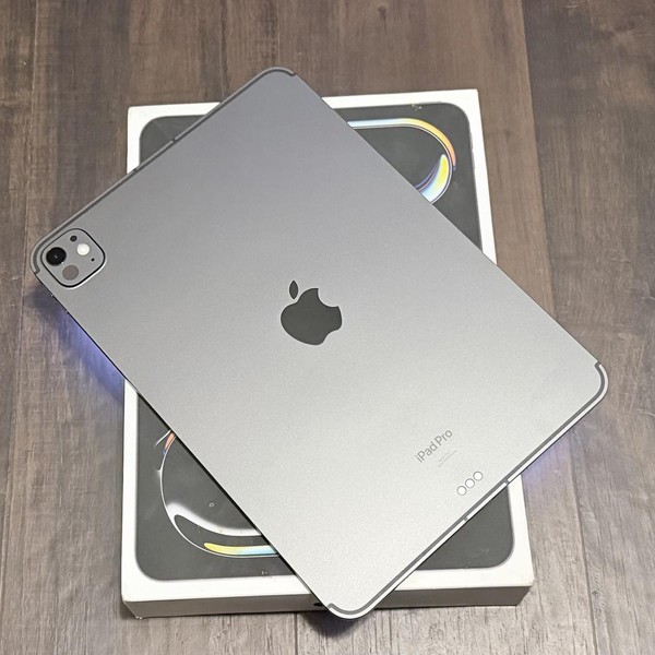 Apple iPad Pro 11 inch (M4) 2024 - Unlocked, 256 GB, Black, 8 GB, A2837, Standard Glass