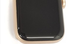 Good
													Apple Watch Series 4 40mm - Unlocked, Gold, A1975 - Cellular, Aluminum, photo 3 of 5