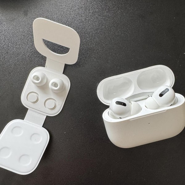 Apple AirPods Pro - MagSafe Case