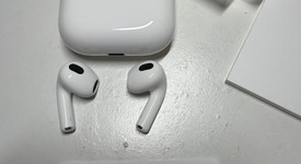 Used
													Apple AirPods 3rd Gen - Lightning Case, photo 2 of 3