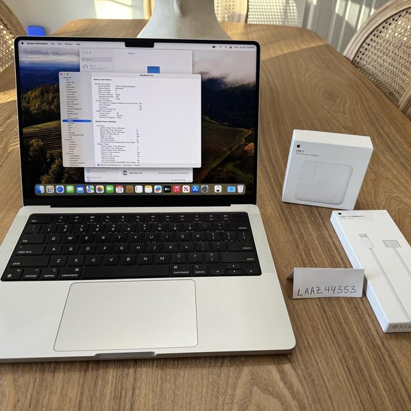 MacBook Pro Late 2023 (M3) - 14 inch - 1 TB, Silver, 18 GB, Apple M3 Pro 12-core, 18-core GPU