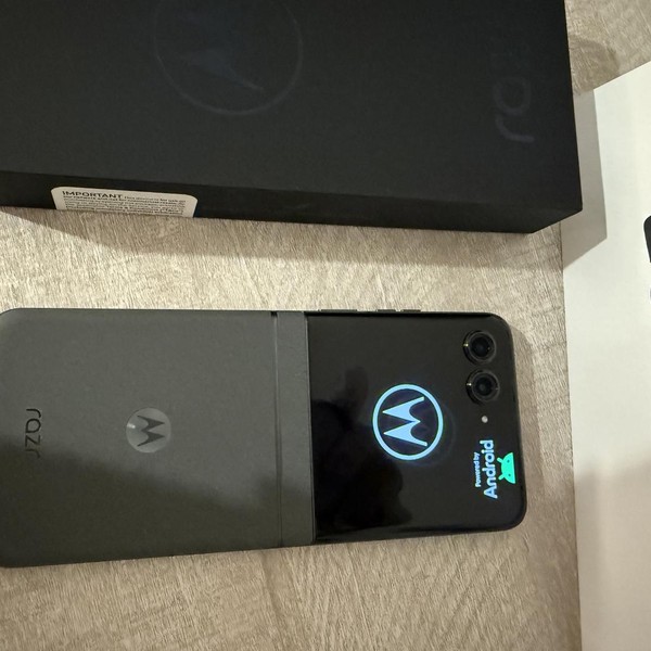 Motorola Razr (2024) - Metro by T-Mobile, 256 GB, Gray, 8 GB