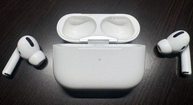 Used
													Apple AirPods Pro 1st Gen - MagSafe Case, photo 3 of 9