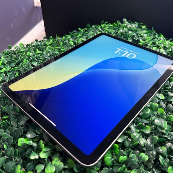 Apple iPad Air 11 inch (M2) 2024 - Unlocked, 256 GB, Gray, A2903