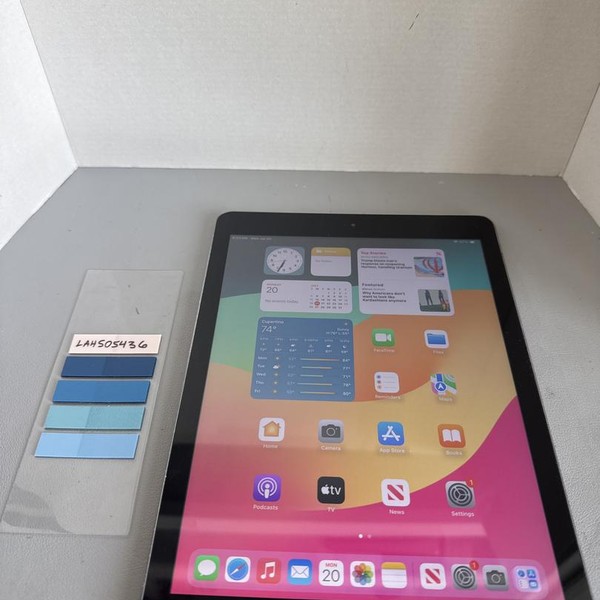 Apple iPad (6th Gen) - Wi-Fi, 128 GB, Gray, A1893