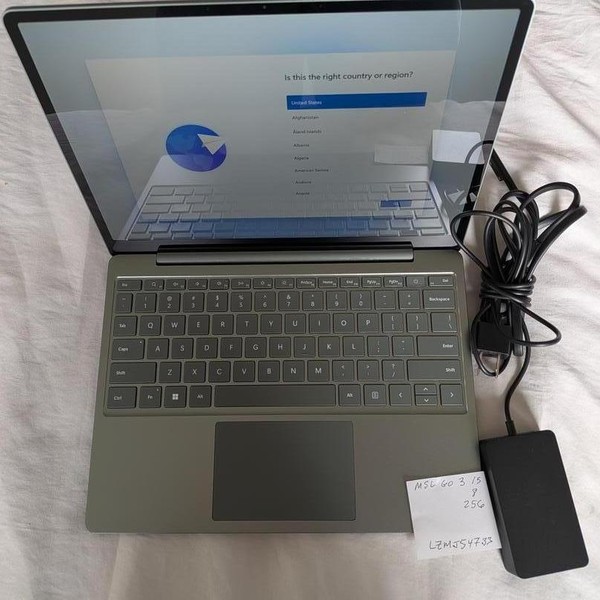 Microsoft Surface Laptop Go 3 - 256 GB, Sage, 8 GB, Intel Core i5