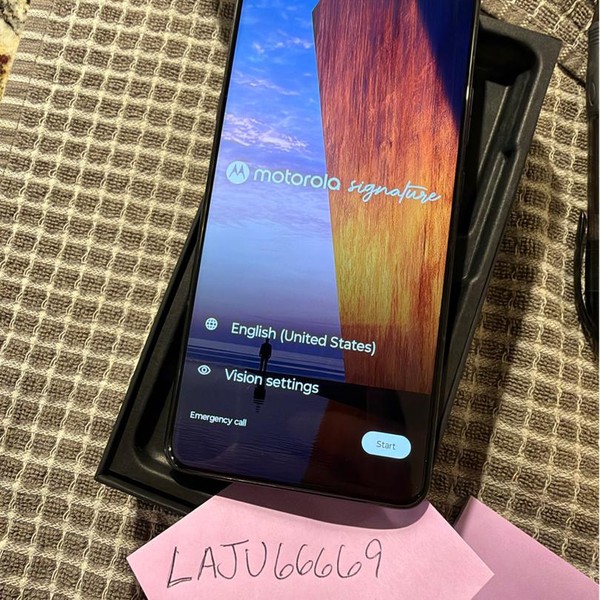 Motorola Signature - Unlocked, 256 GB, PANTONE Carbon, 12 GB