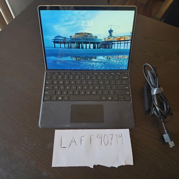 Microsoft Surface Pro 9 - Wi-Fi, 256 GB, Platinum, 16 GB, Intel Core i5, Wi-Fi