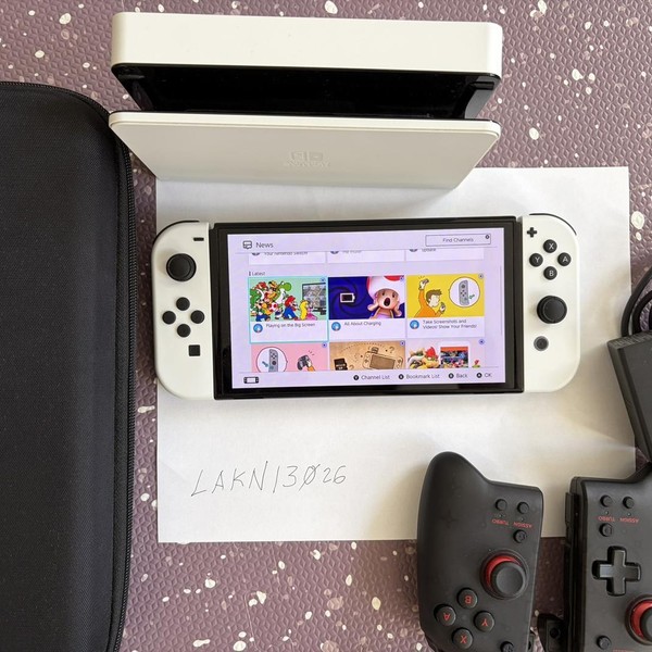 Nintendo Switch - OLED - 64 GB, White
